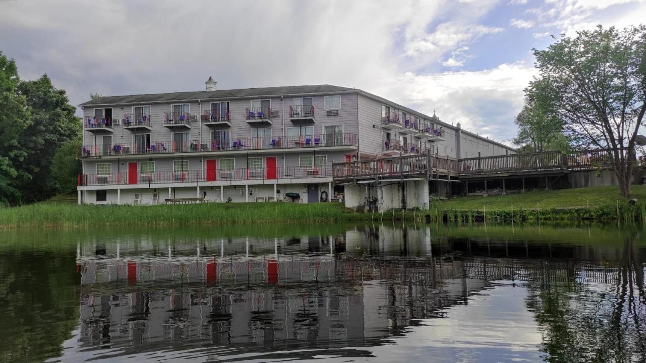 Hotel Super 8 By Wyndham Sturbridge Zewnętrze zdjęcie