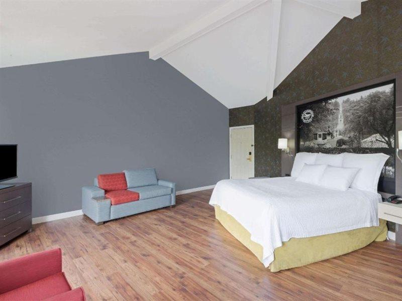 Hotel Super 8 By Wyndham Sturbridge Zewnętrze zdjęcie