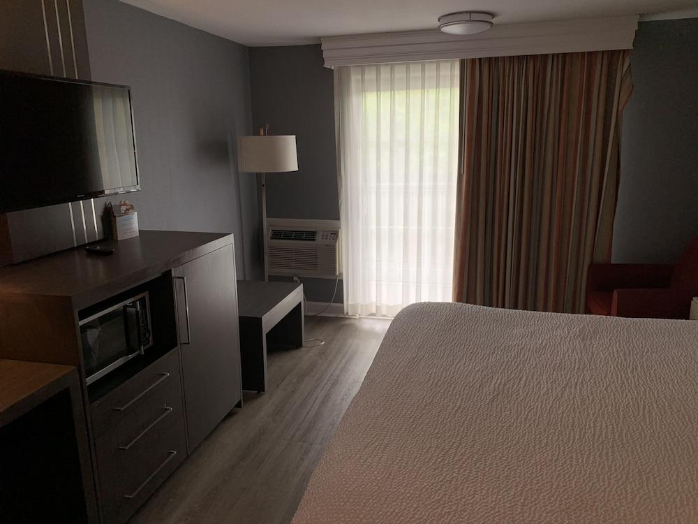 Hotel Super 8 By Wyndham Sturbridge Zewnętrze zdjęcie