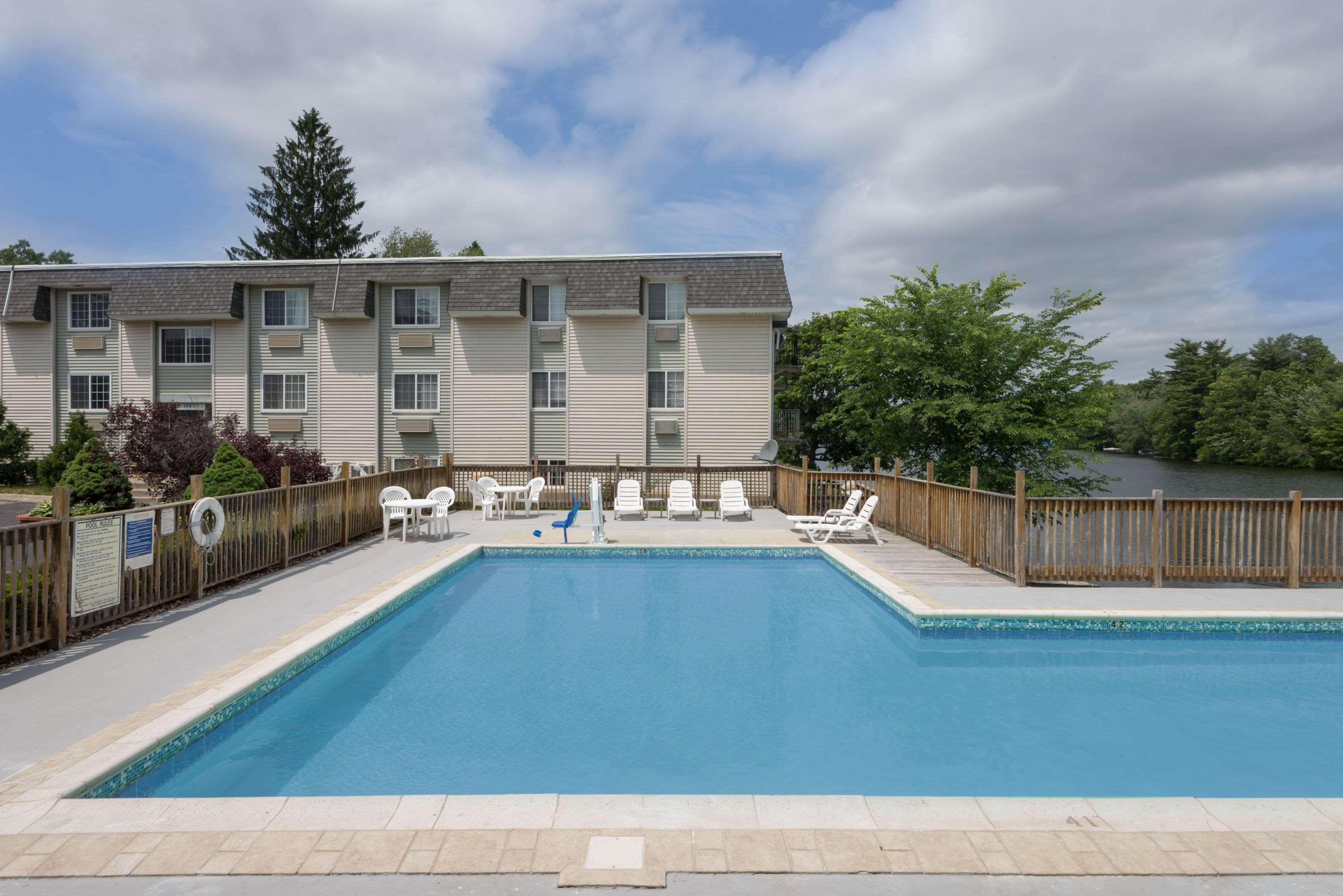 Hotel Super 8 By Wyndham Sturbridge Zewnętrze zdjęcie
