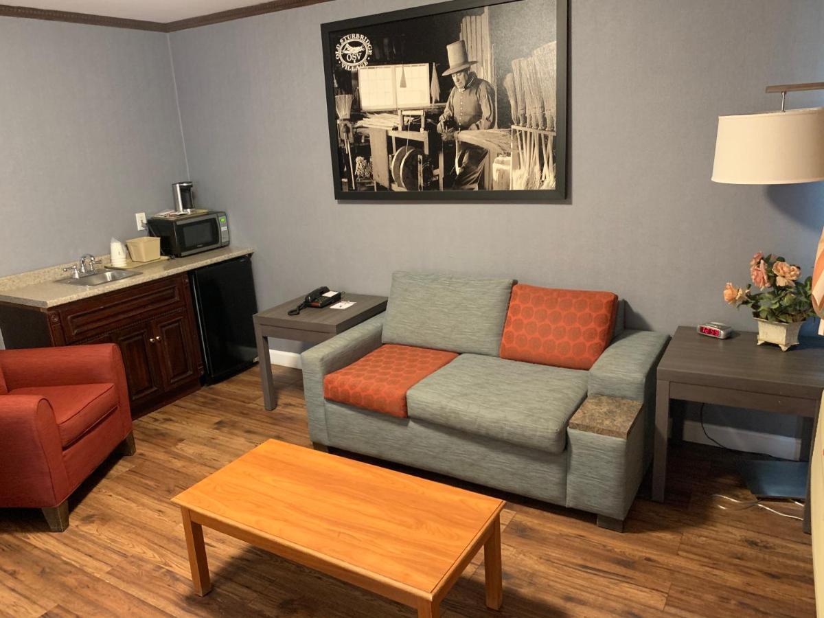 Hotel Super 8 By Wyndham Sturbridge Zewnętrze zdjęcie