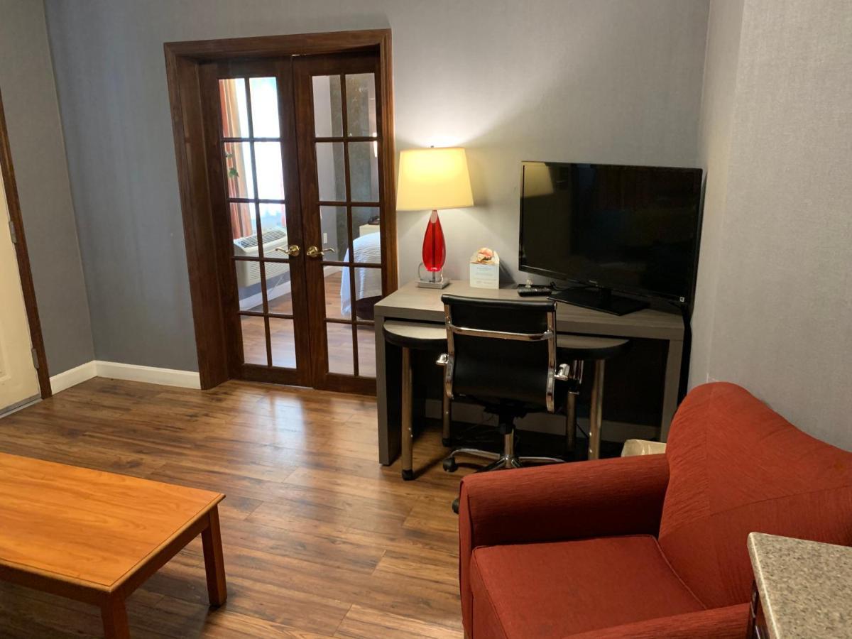 Hotel Super 8 By Wyndham Sturbridge Zewnętrze zdjęcie