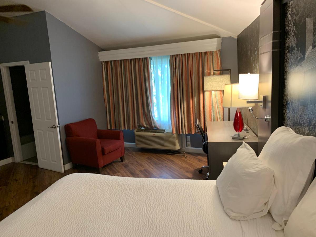 Hotel Super 8 By Wyndham Sturbridge Zewnętrze zdjęcie